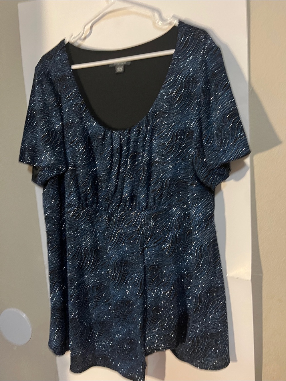 dressbarn Navy and Black Scoop Neck Short Sleeve Top with Metallic Detail - Picture 2 of 6